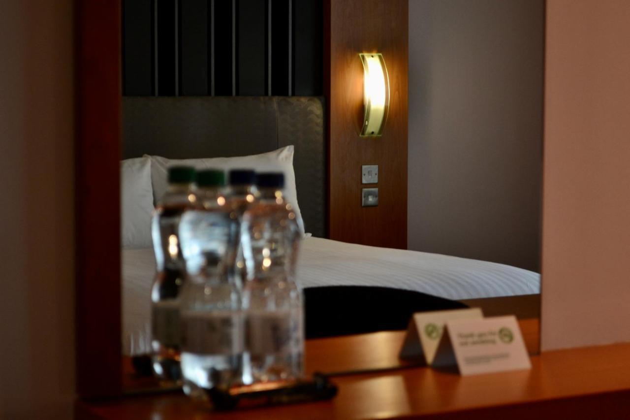 Holiday Inn Manchester - Central Park, An Ihg Hotel Εξωτερικό φωτογραφία