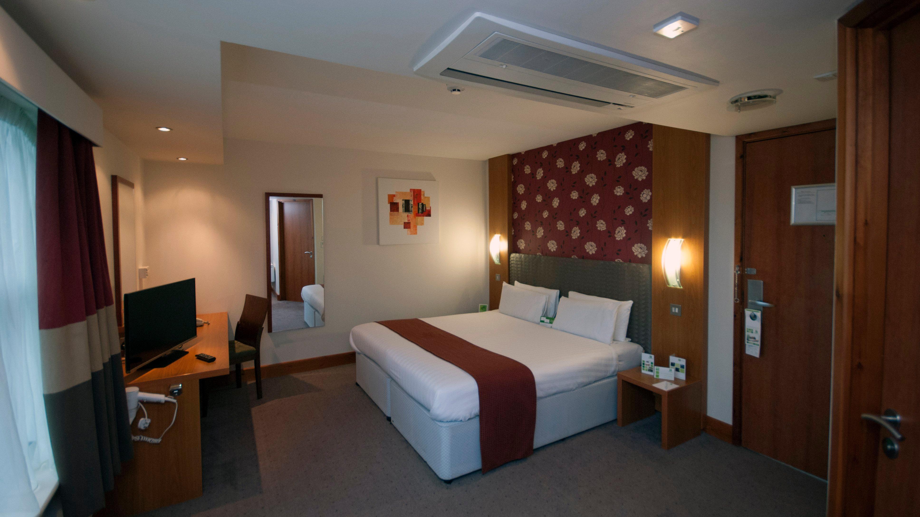 Holiday Inn Manchester - Central Park, An Ihg Hotel Εξωτερικό φωτογραφία