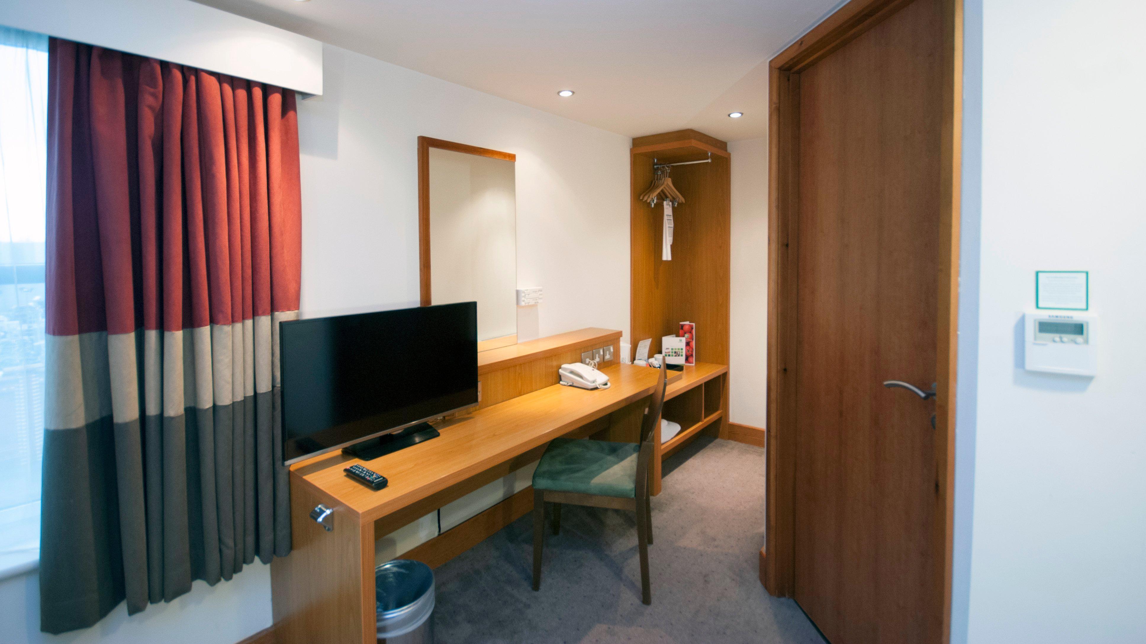 Holiday Inn Manchester - Central Park, An Ihg Hotel Εξωτερικό φωτογραφία