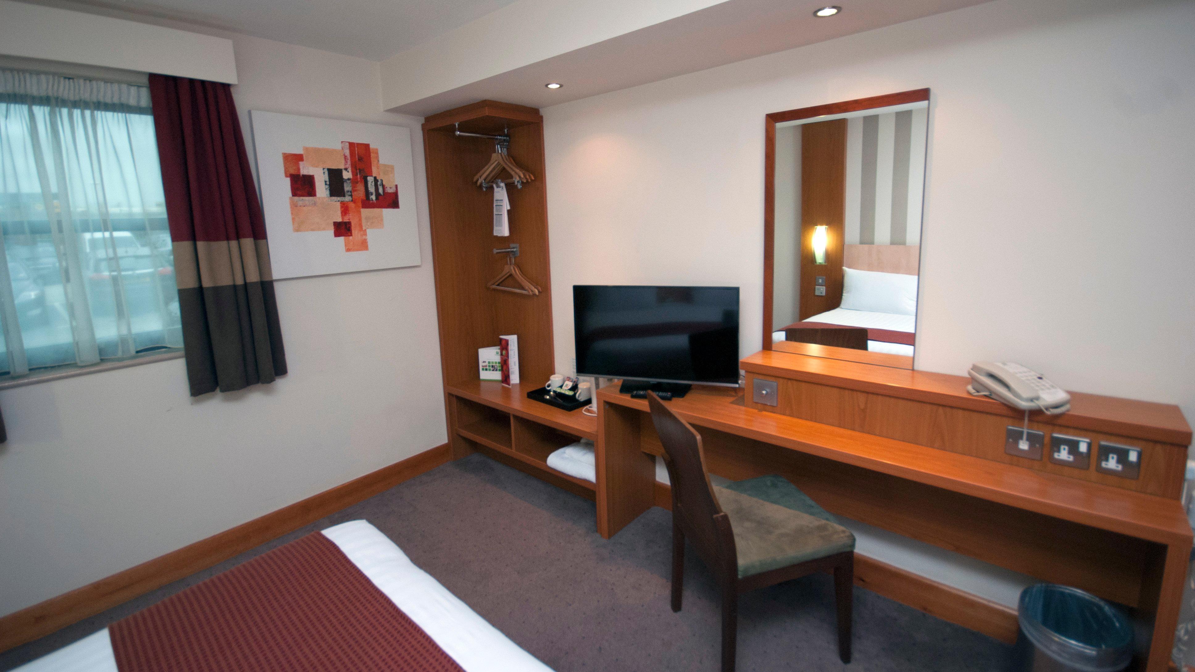Holiday Inn Manchester - Central Park, An Ihg Hotel Εξωτερικό φωτογραφία