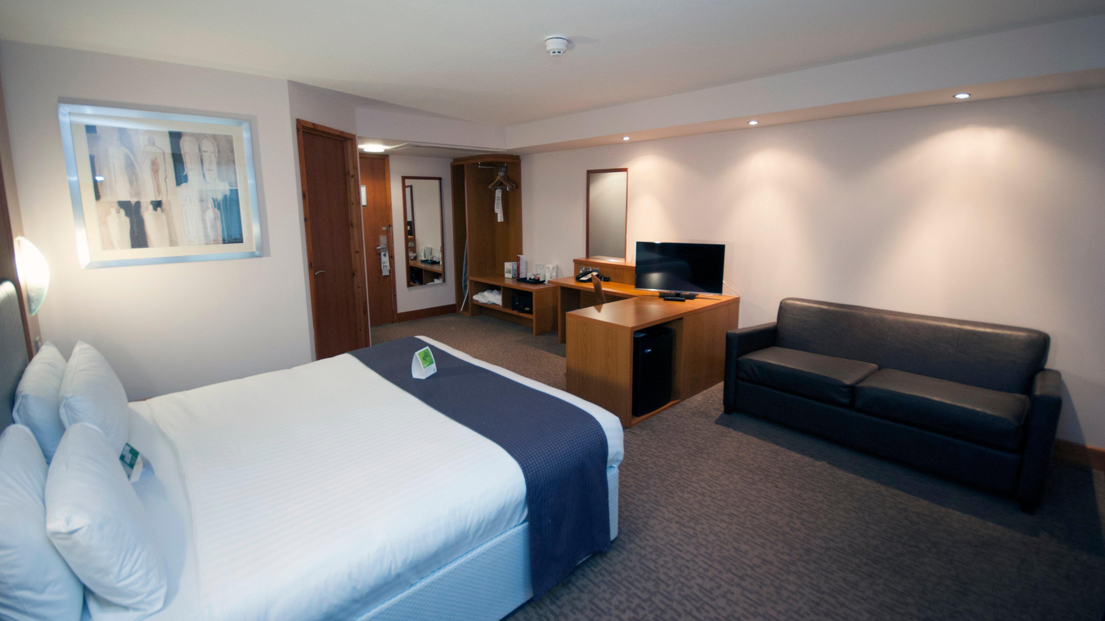 Holiday Inn Manchester - Central Park, An Ihg Hotel Εξωτερικό φωτογραφία