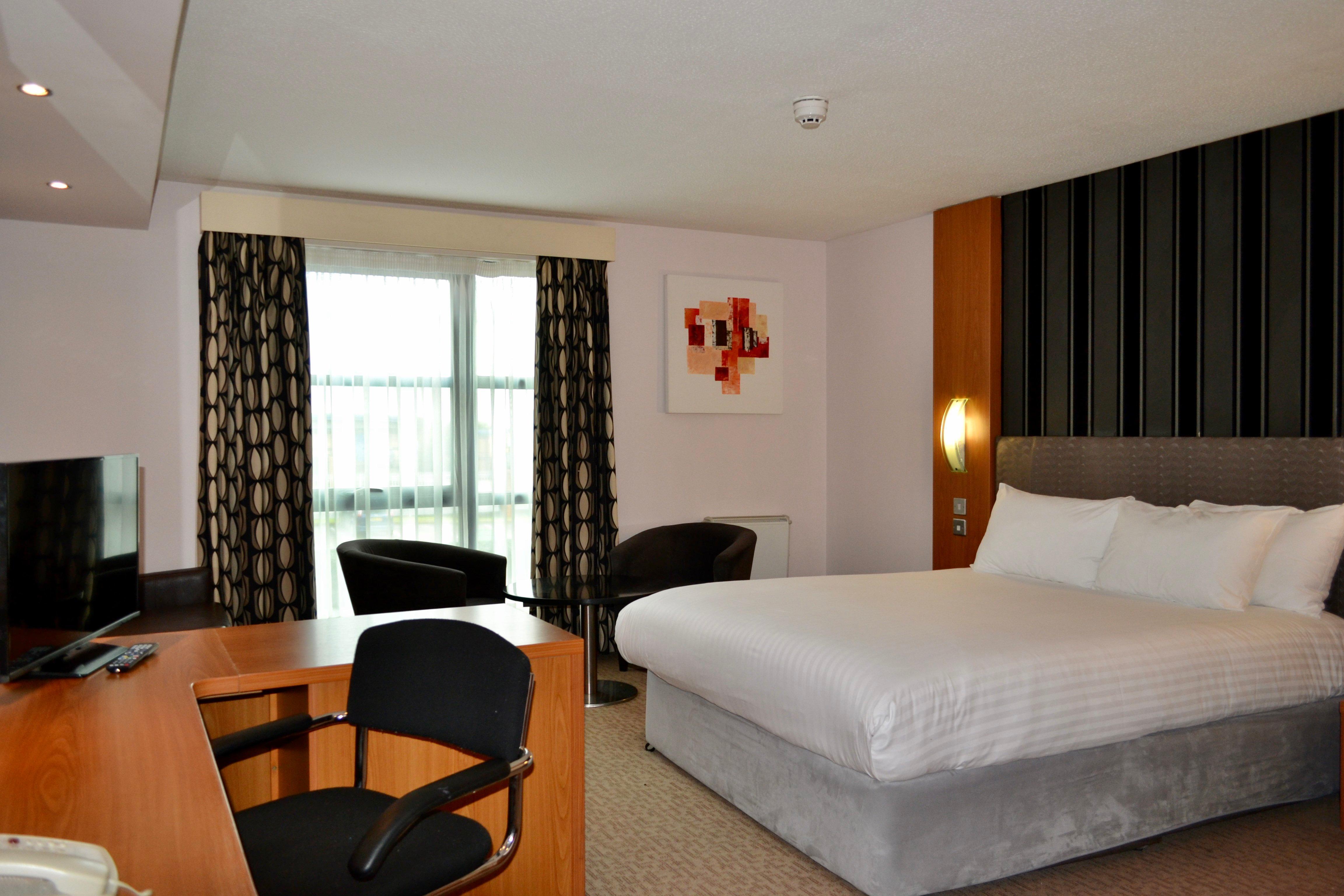 Holiday Inn Manchester - Central Park, An Ihg Hotel Εξωτερικό φωτογραφία