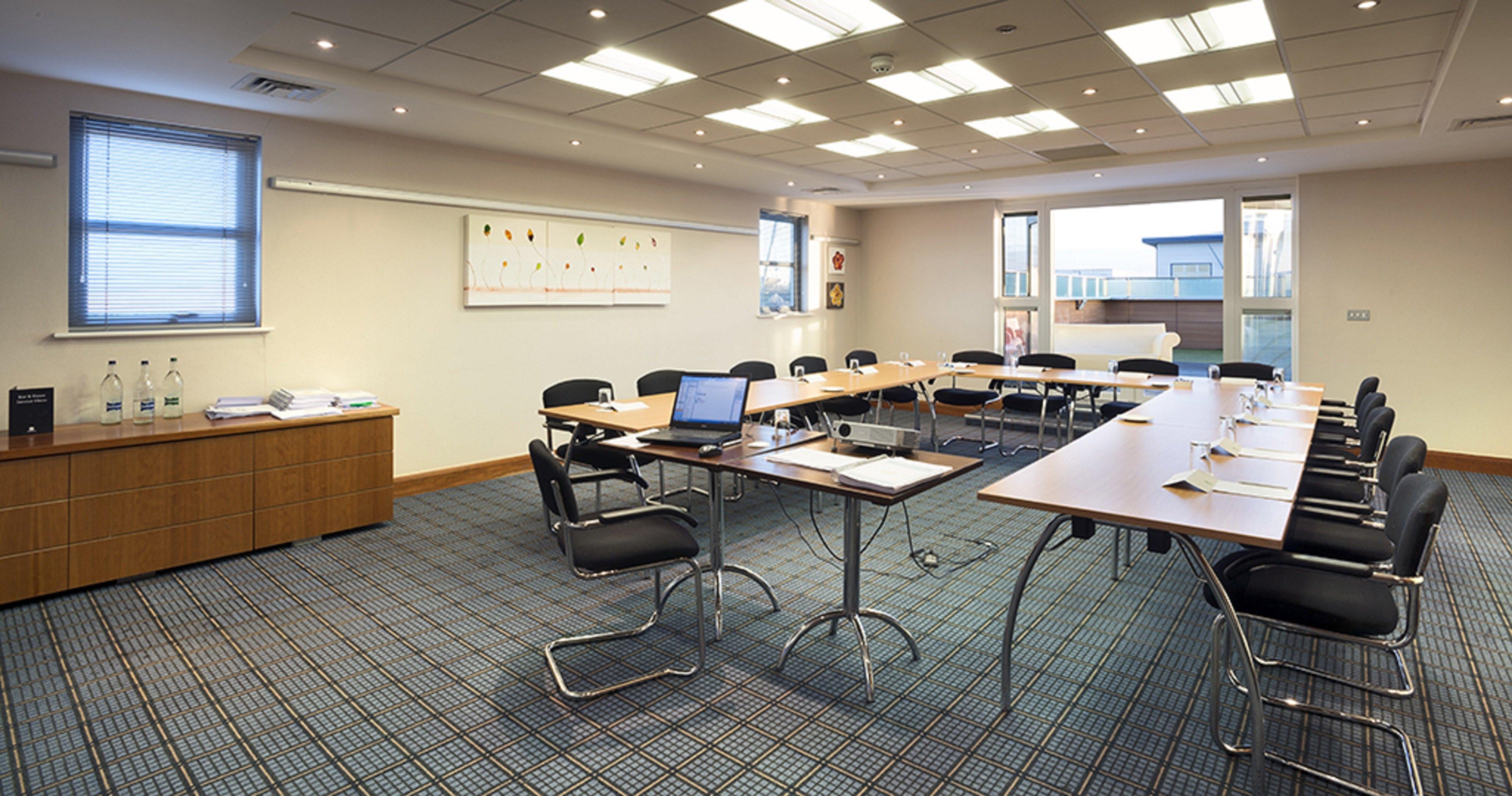 Holiday Inn Manchester - Central Park, An Ihg Hotel Εξωτερικό φωτογραφία