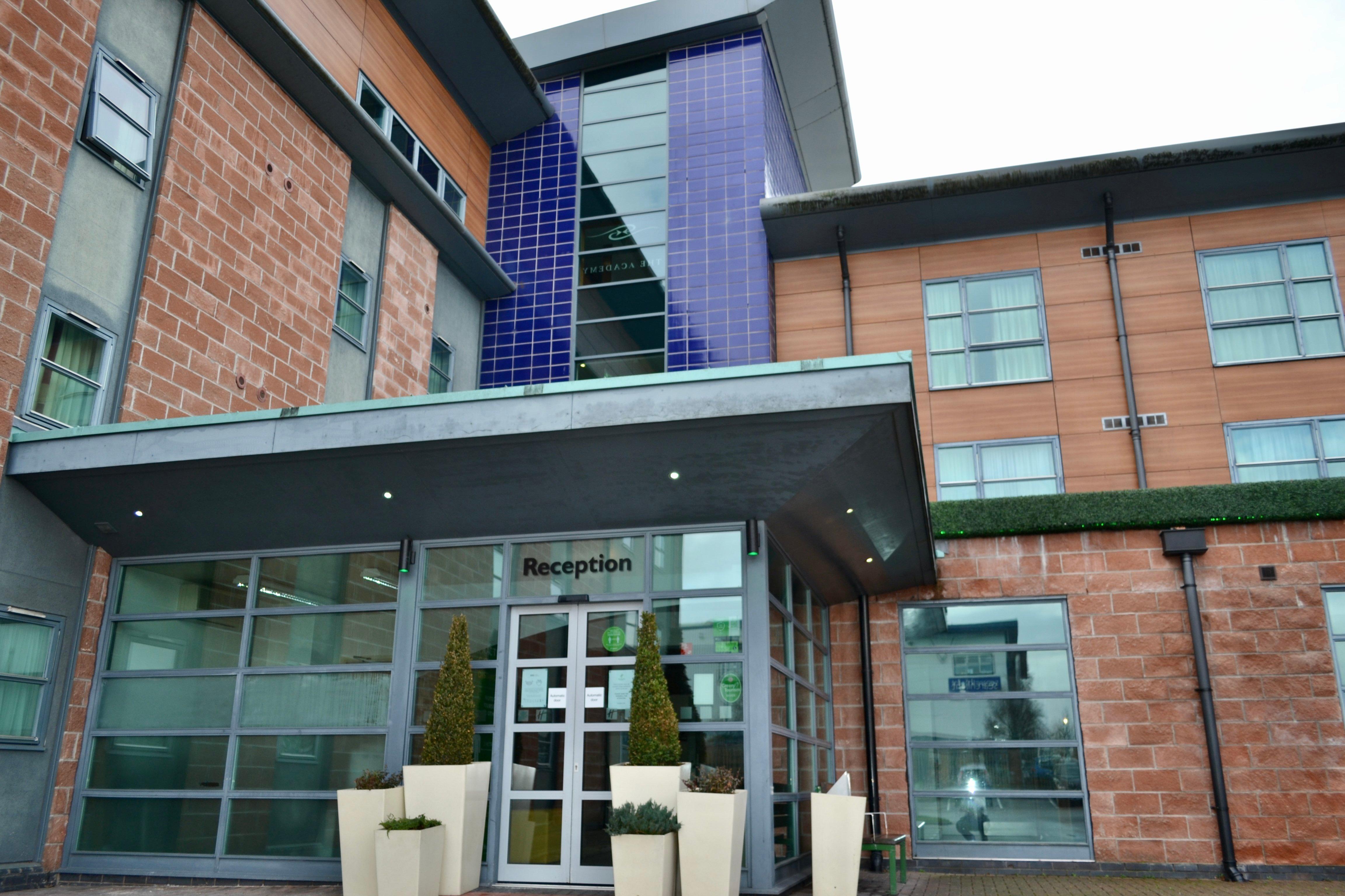 Holiday Inn Manchester - Central Park, An Ihg Hotel Εξωτερικό φωτογραφία