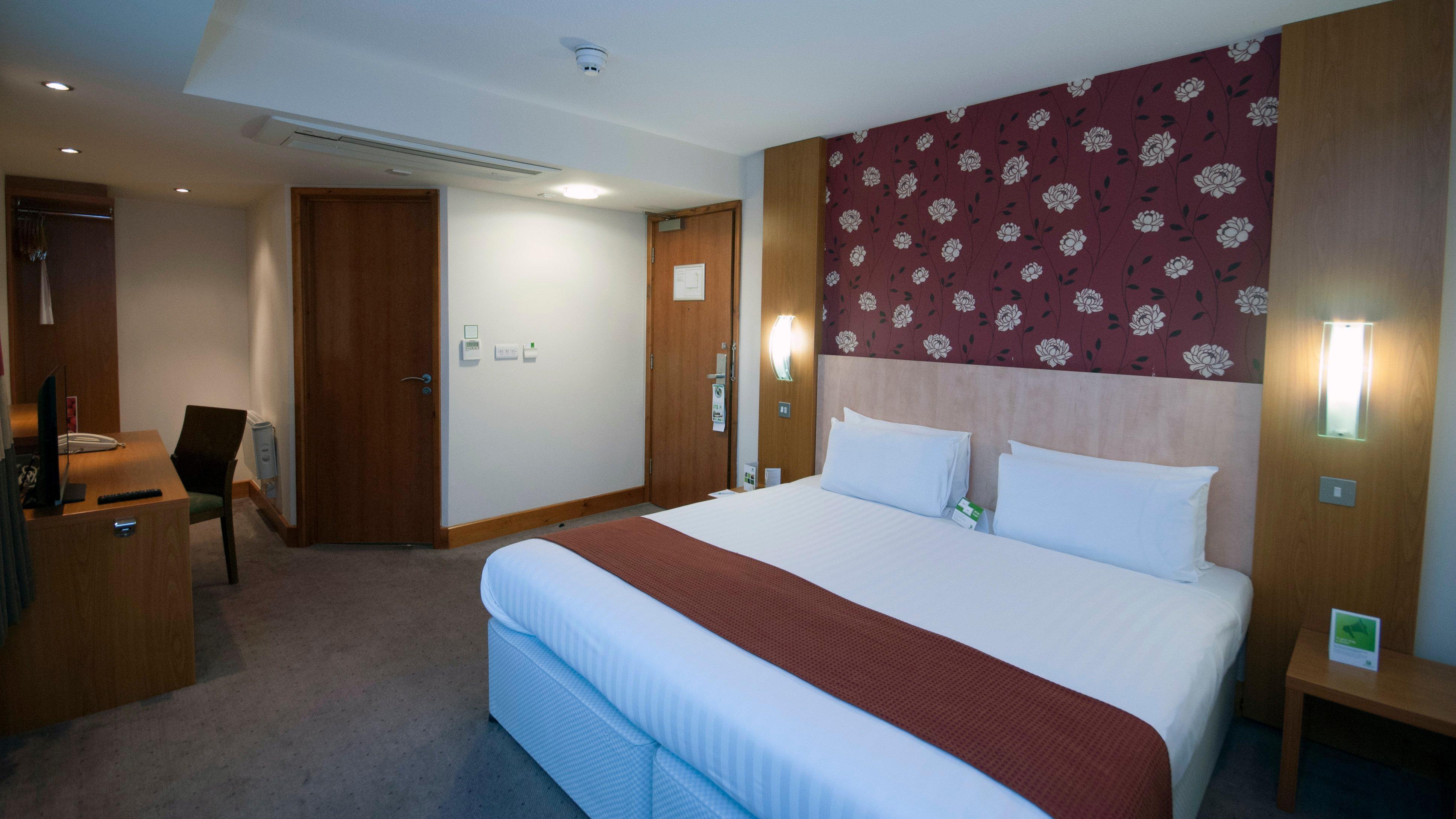 Holiday Inn Manchester - Central Park, An Ihg Hotel Εξωτερικό φωτογραφία