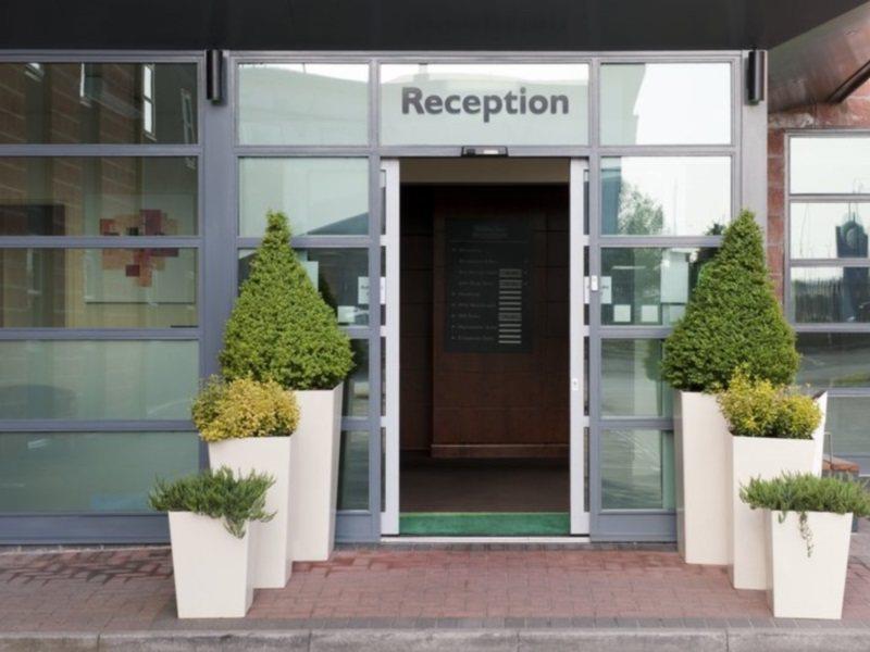 Holiday Inn Manchester - Central Park, An Ihg Hotel Εξωτερικό φωτογραφία