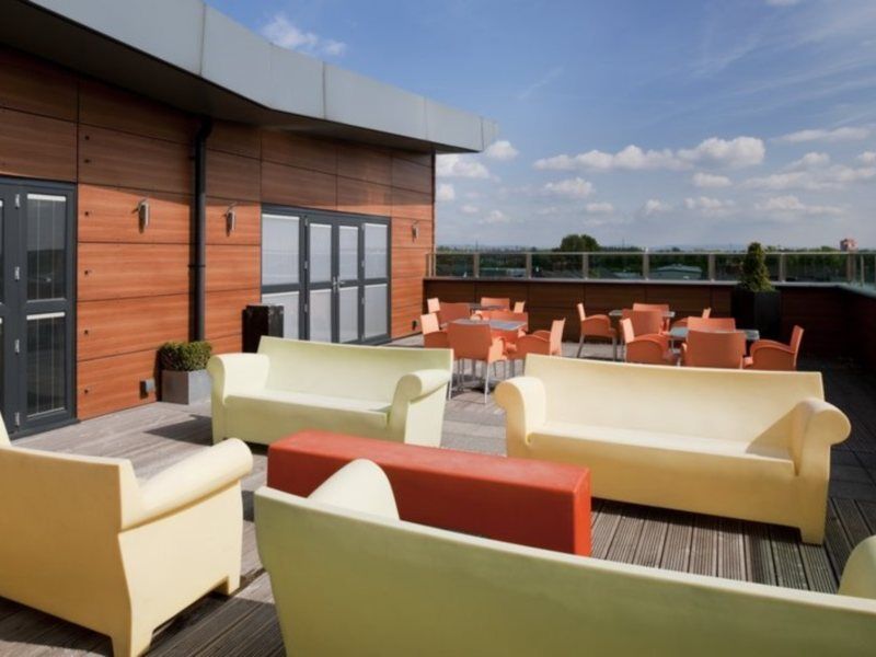 Holiday Inn Manchester - Central Park, An Ihg Hotel Εξωτερικό φωτογραφία